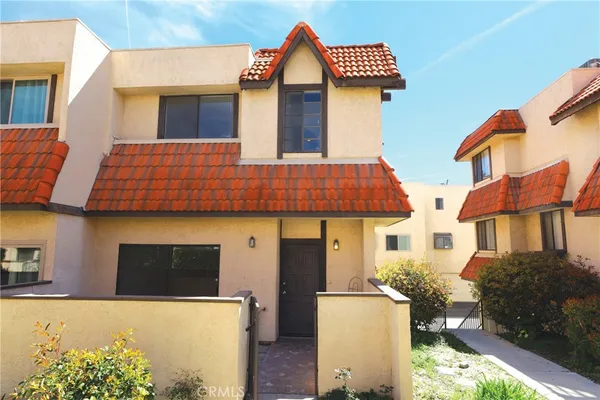 $479,950 | 27623 Nugget Drive, Unit 4, Canyon Country, CA 91387