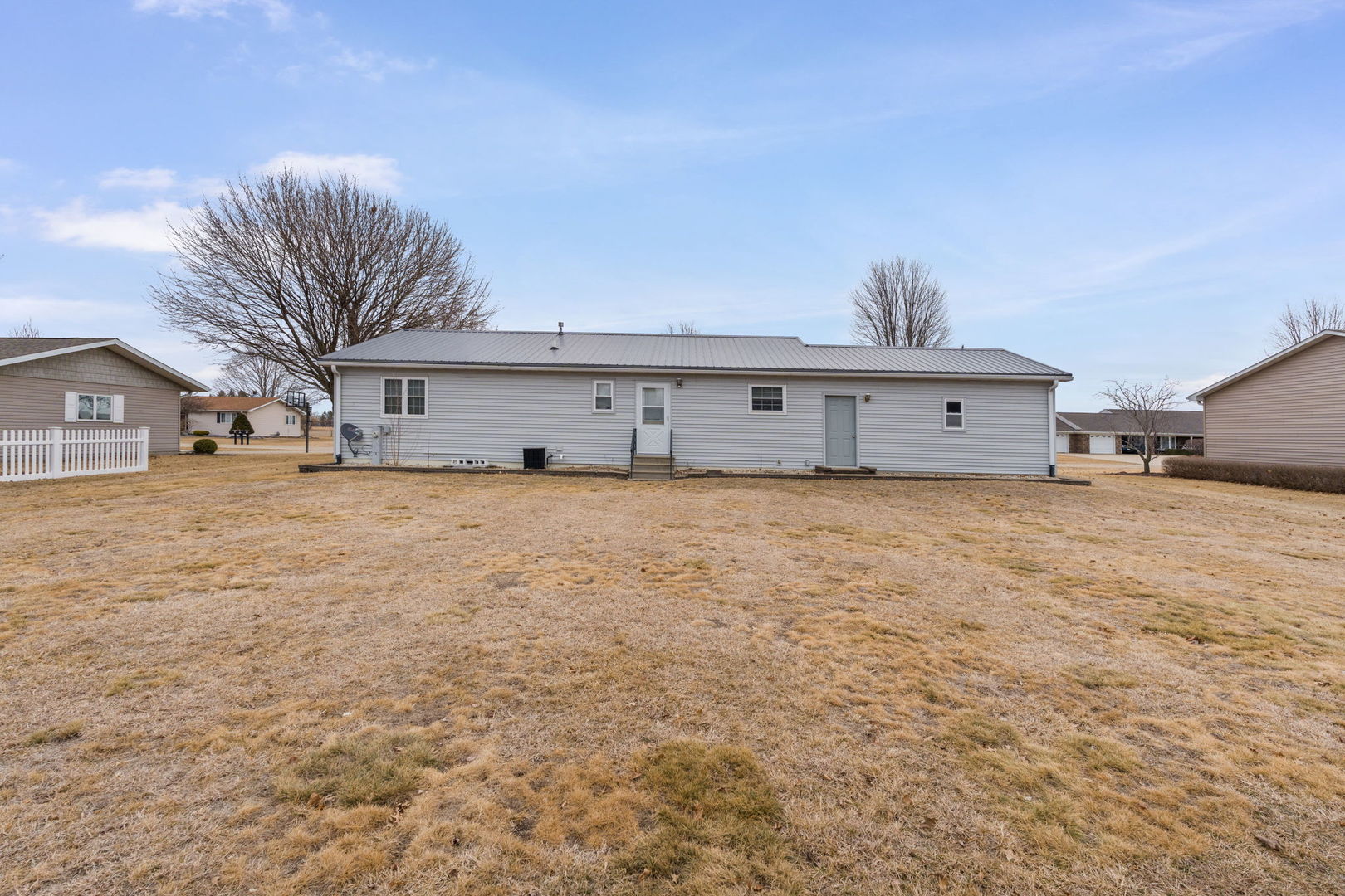 424 12th Ave B Erie, IL 61250 - Photo 11 of 14