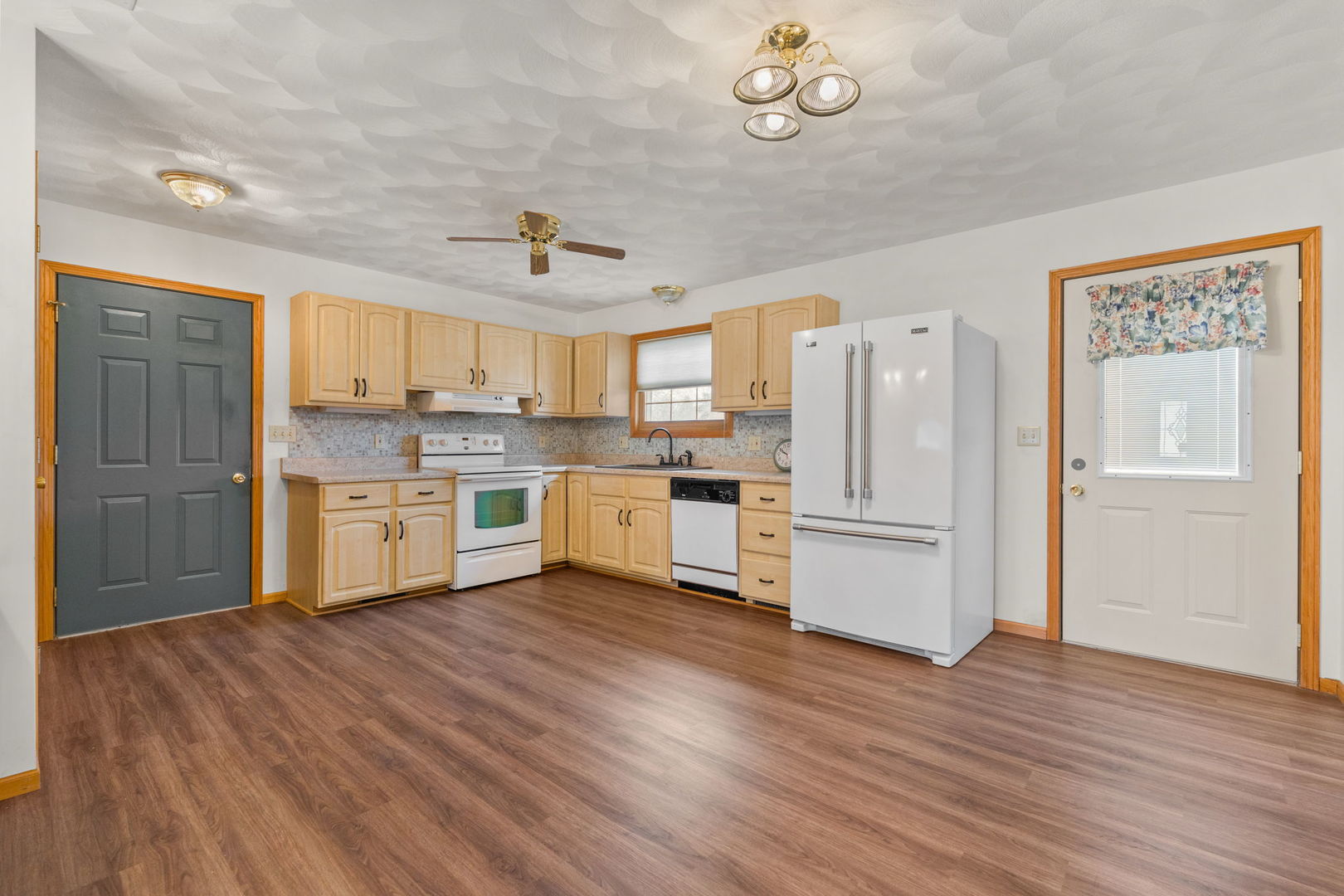 424 12th Ave B Erie, IL 61250 - Photo 3 of 14