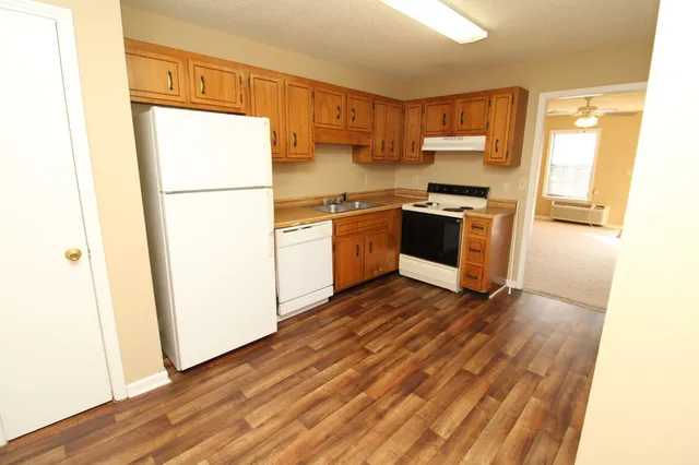 $825 | 704 Peachers Drive, Unit F, Clarksville, TN 37042