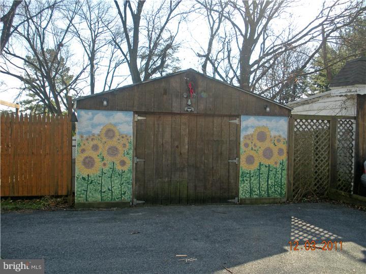 4261 Concord Road Aston, PA 19014 - Photo 11 of 11 Garage