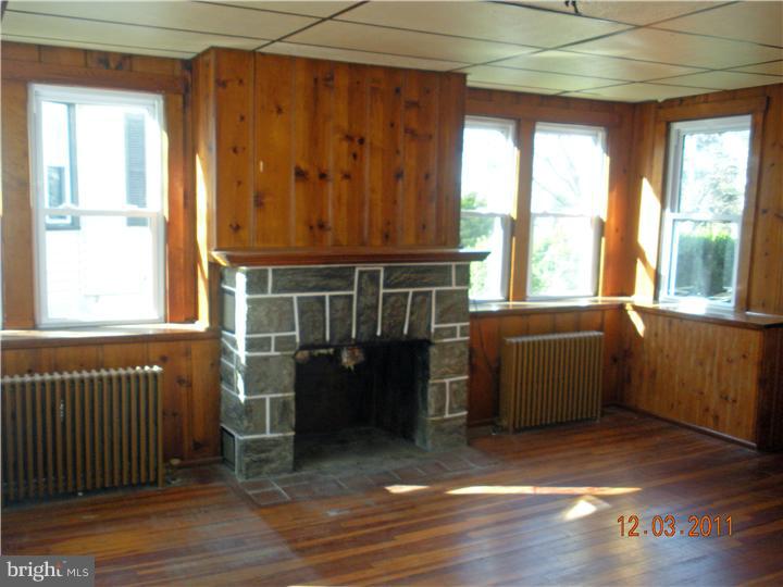 4261 Concord Road Aston, PA 19014 - Photo 5 of 11 Family Room