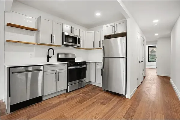$5,400 | 128 Union Street, Unit 4 | Columbia Street Waterfront