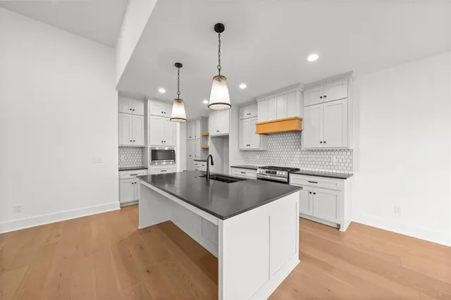 $499,000 | 824 Northeast Algonquin Street, Unit A, Lee's Summit, MO 64064