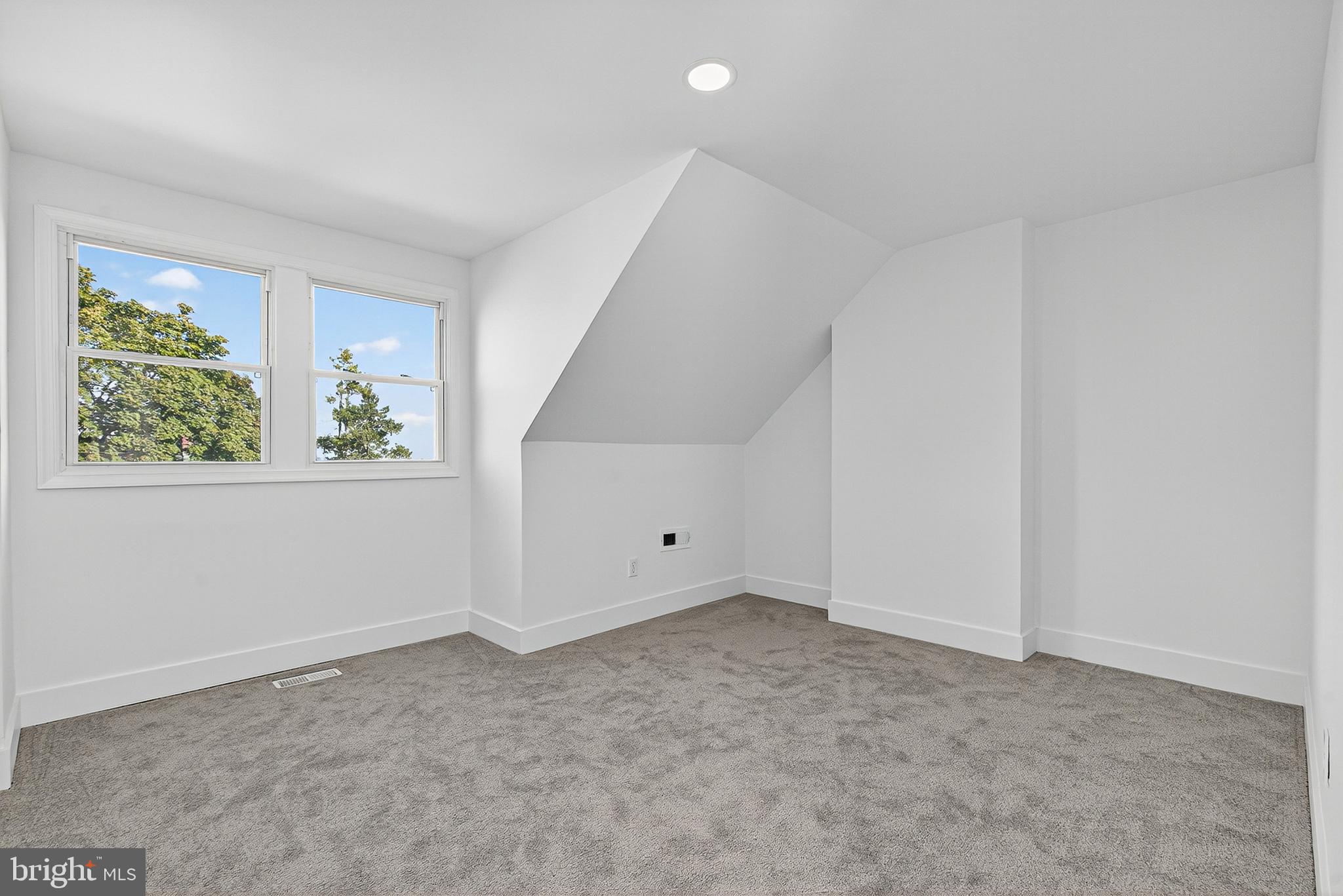 802 North Woodington Road Baltimore, MD 21229 - Photo 26 of 41 an empty room with windows