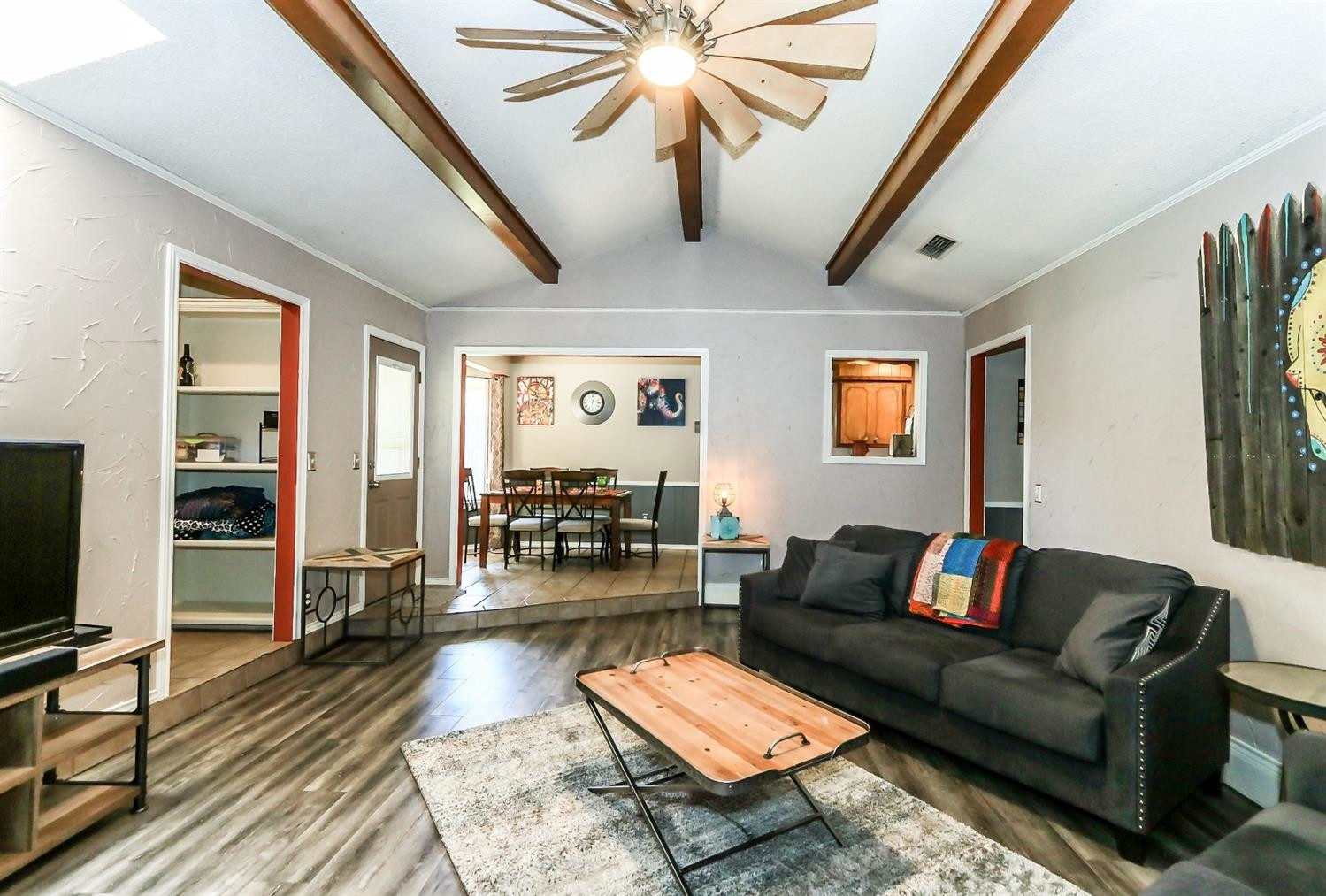 4825 73rd Street Lubbock, TX 79424 - Photo 8 of 10 Living Area