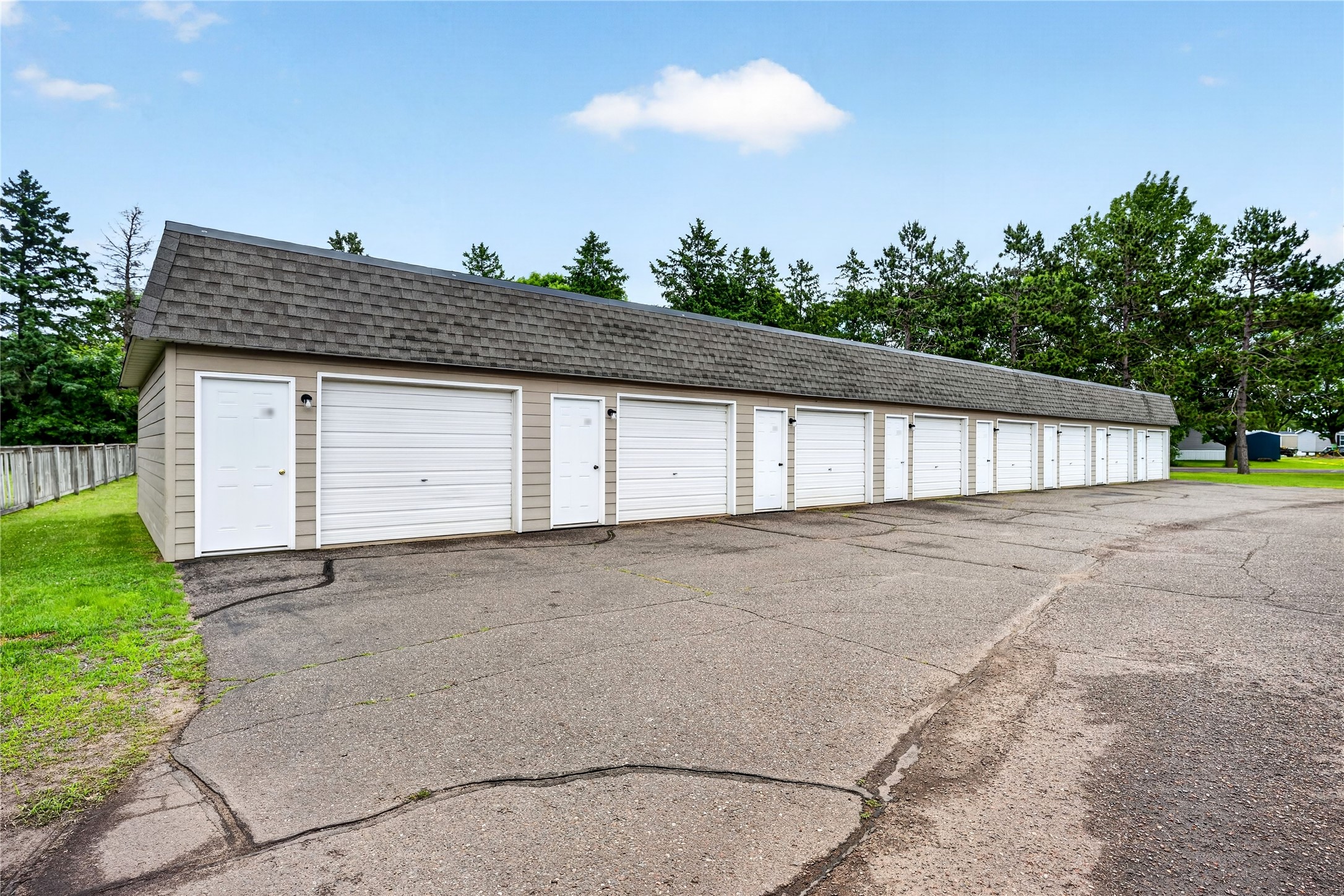 2006 21 3/8 Street, Unit 409 Rice Lake, WI 54868 - Photo 3 of 43