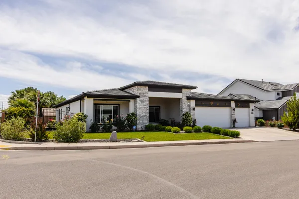 $1,100,000 | 5 West Elinor Lane, Washington, UT 84780