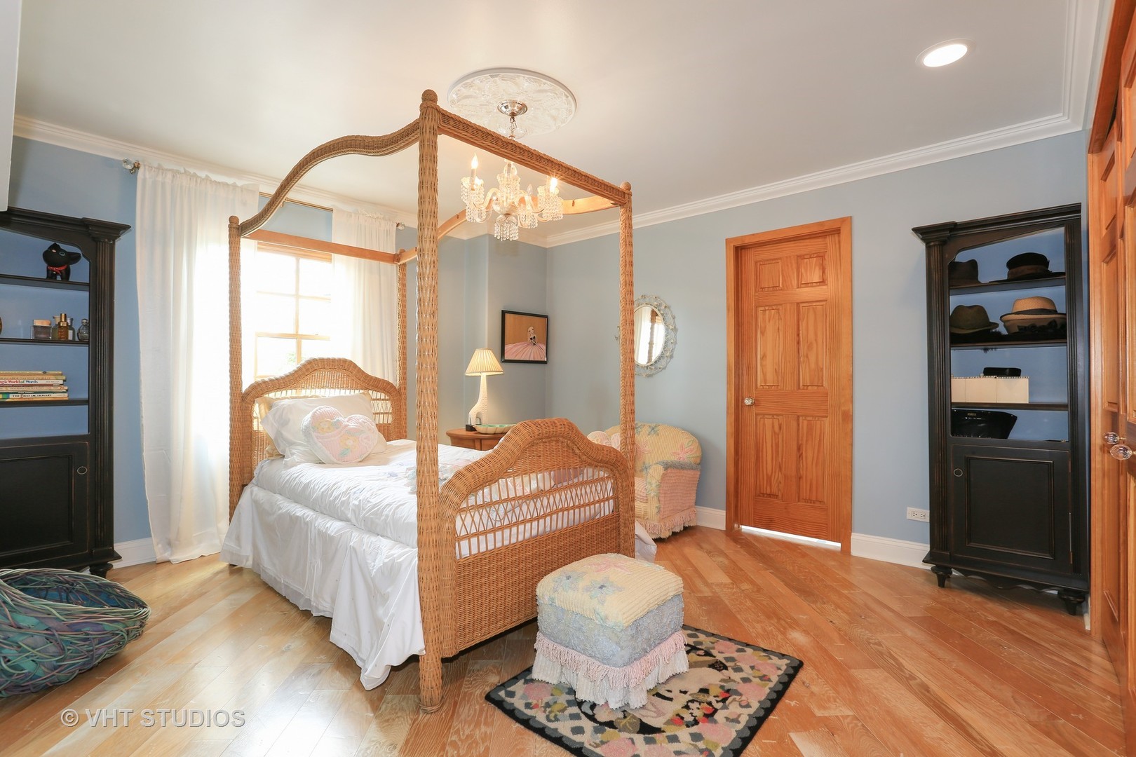 39 Mockingbird Lane Oak Brook, IL 60523 - Photo 26 of 45 a living room with furniture and a window