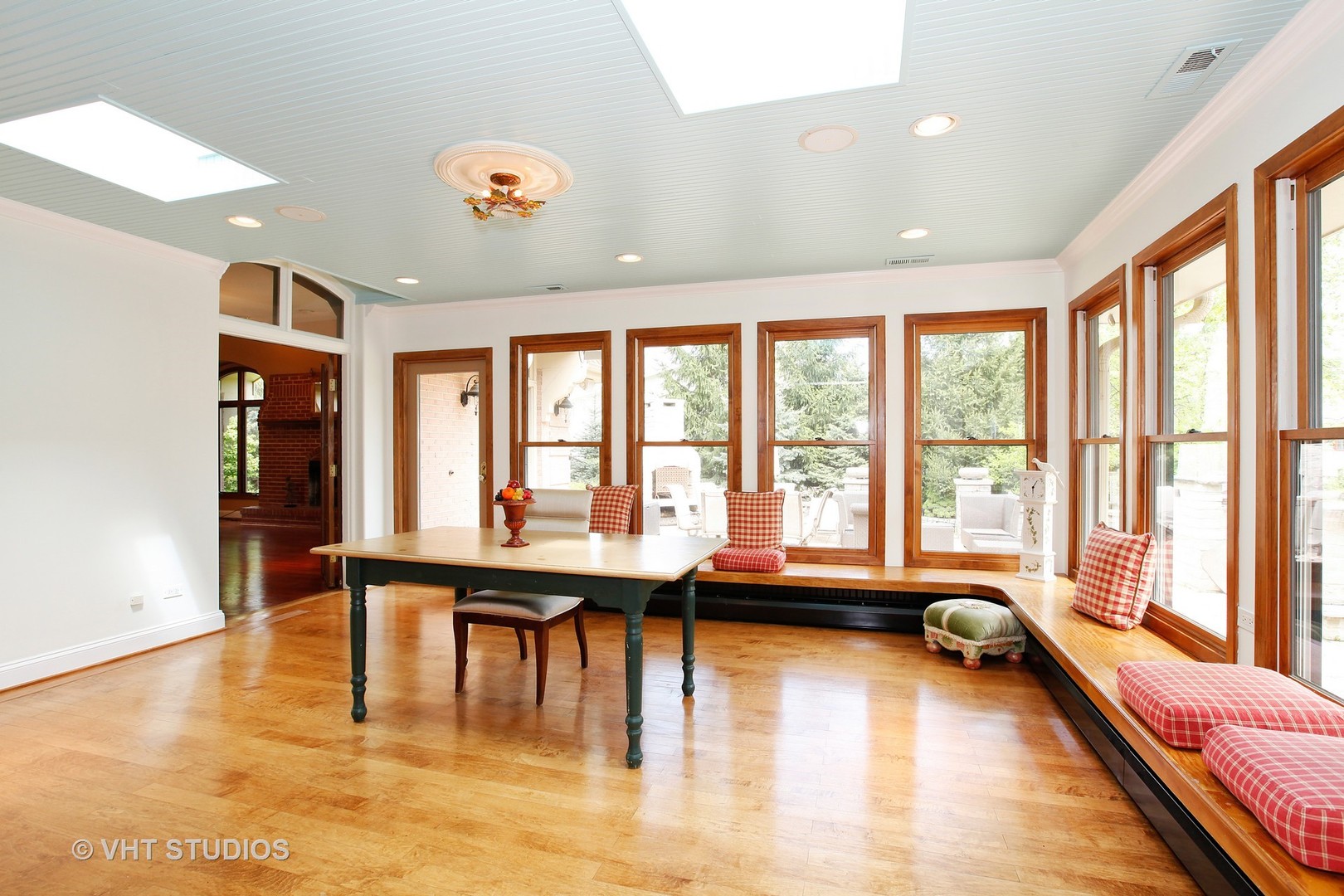 39 Mockingbird Lane Oak Brook, IL 60523 - Photo 42 of 45 a living room with furniture and a large window