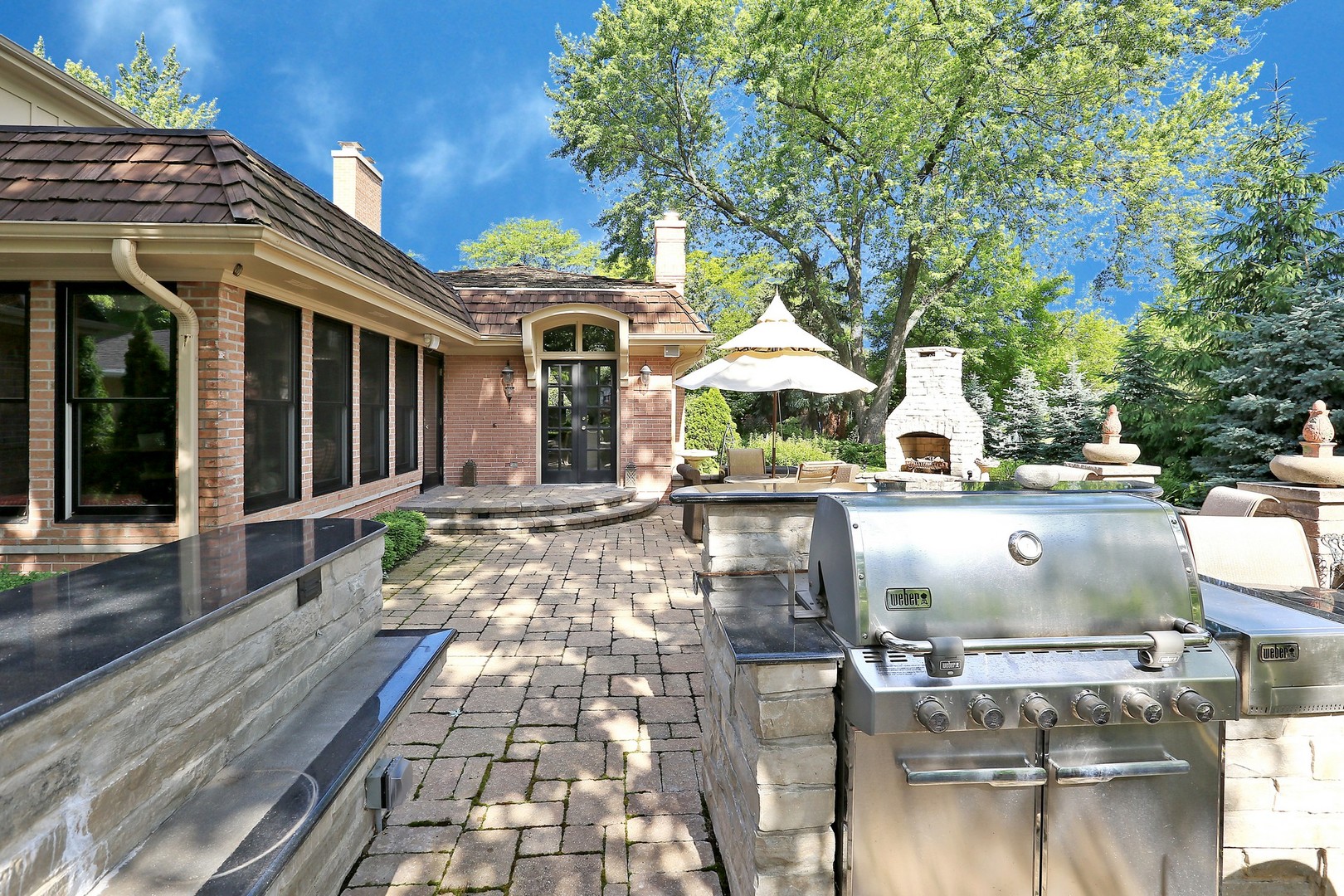 39 Mockingbird Lane Oak Brook, IL 60523 - Photo 6 of 45 a view of multiple houses with a yard
