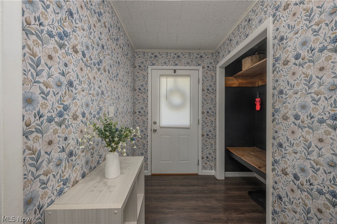 6105 Wolf Run Road Southeast Dennison, OH 44621 - Photo 14 of 35 Entryway featuring floral pattern wallpaper, wood-finish flooring, and a white door with an integrated privacy blind