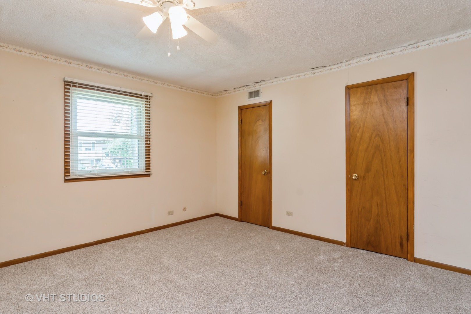 809 Oakton Avenue Romeoville, IL 60446 - Photo 12 of 23 an empty room with windows and closet