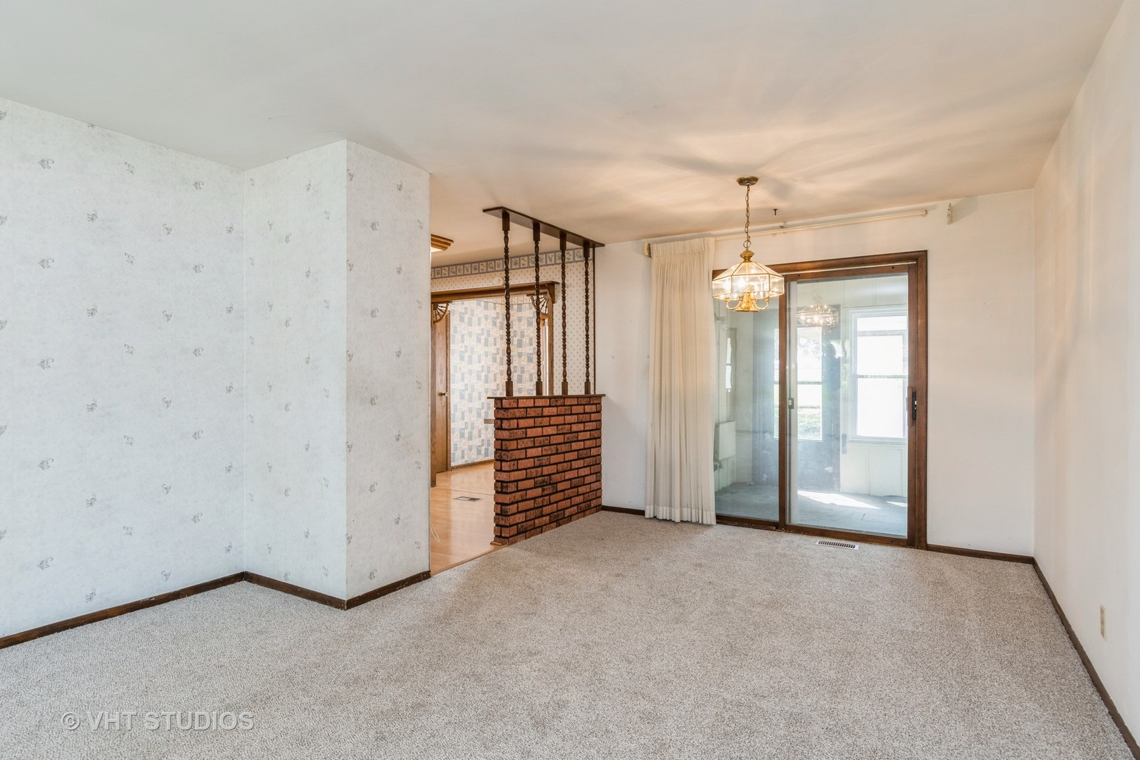 809 Oakton Avenue Romeoville, IL 60446 - Photo 8 of 23 an empty room with a cabinet and mirrors