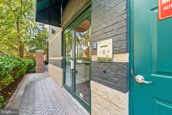 $429,000 | 302 King Farm Boulevard, Unit 30208, Rockville, MD 20850