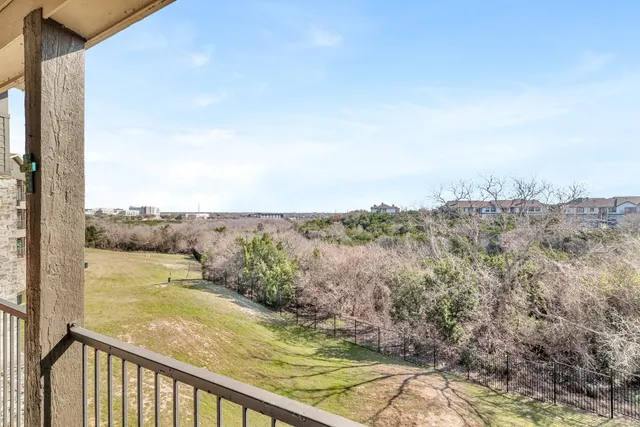 $179,899 | 2320 Gracy Farms Lane, Unit 823, Austin, TX 78758