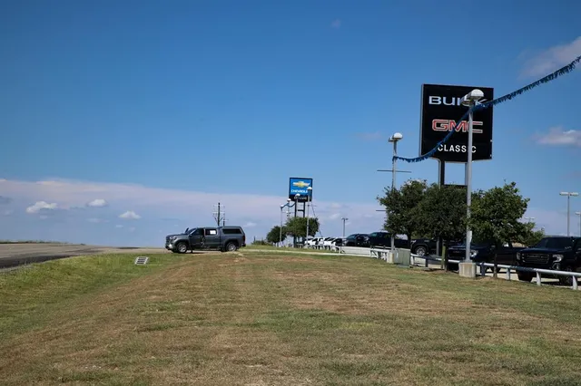 a house view with a outdoor space