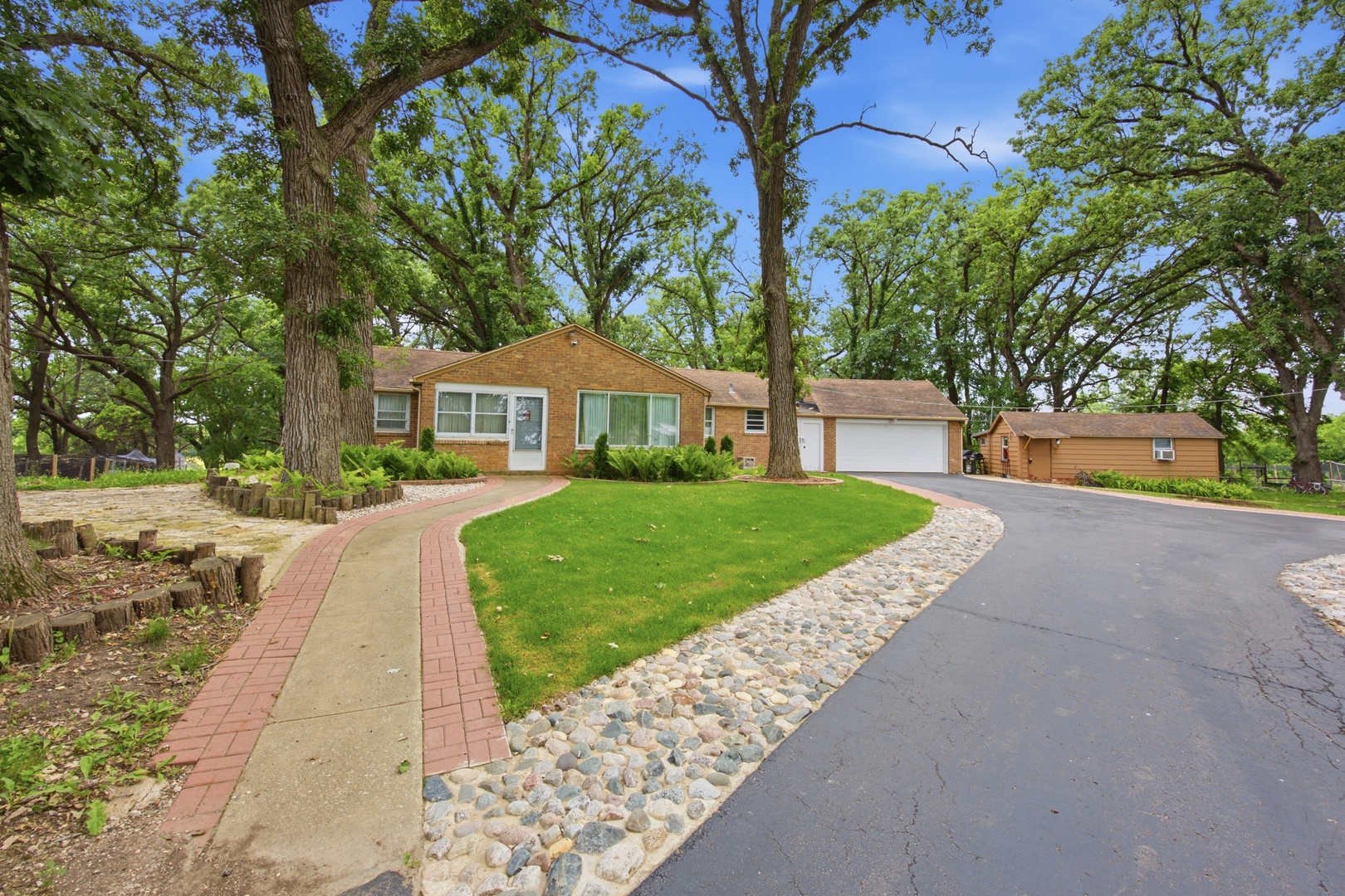 37W961 Bowes Road Elgin, IL 60124 - Photo 2 of 51