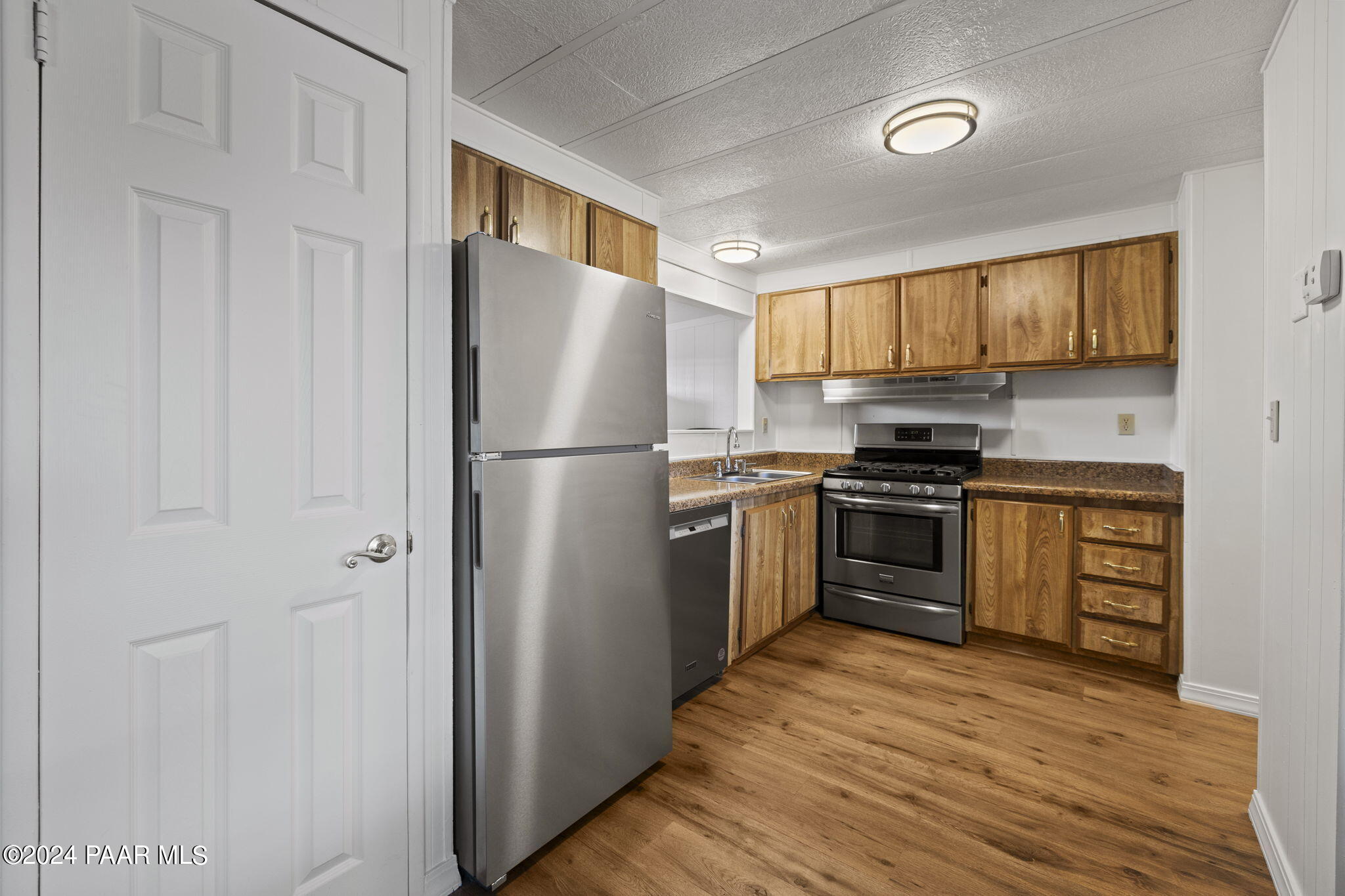 17249 East Trails End Road Mayer, AZ 86333 - Photo 11 of 37 7