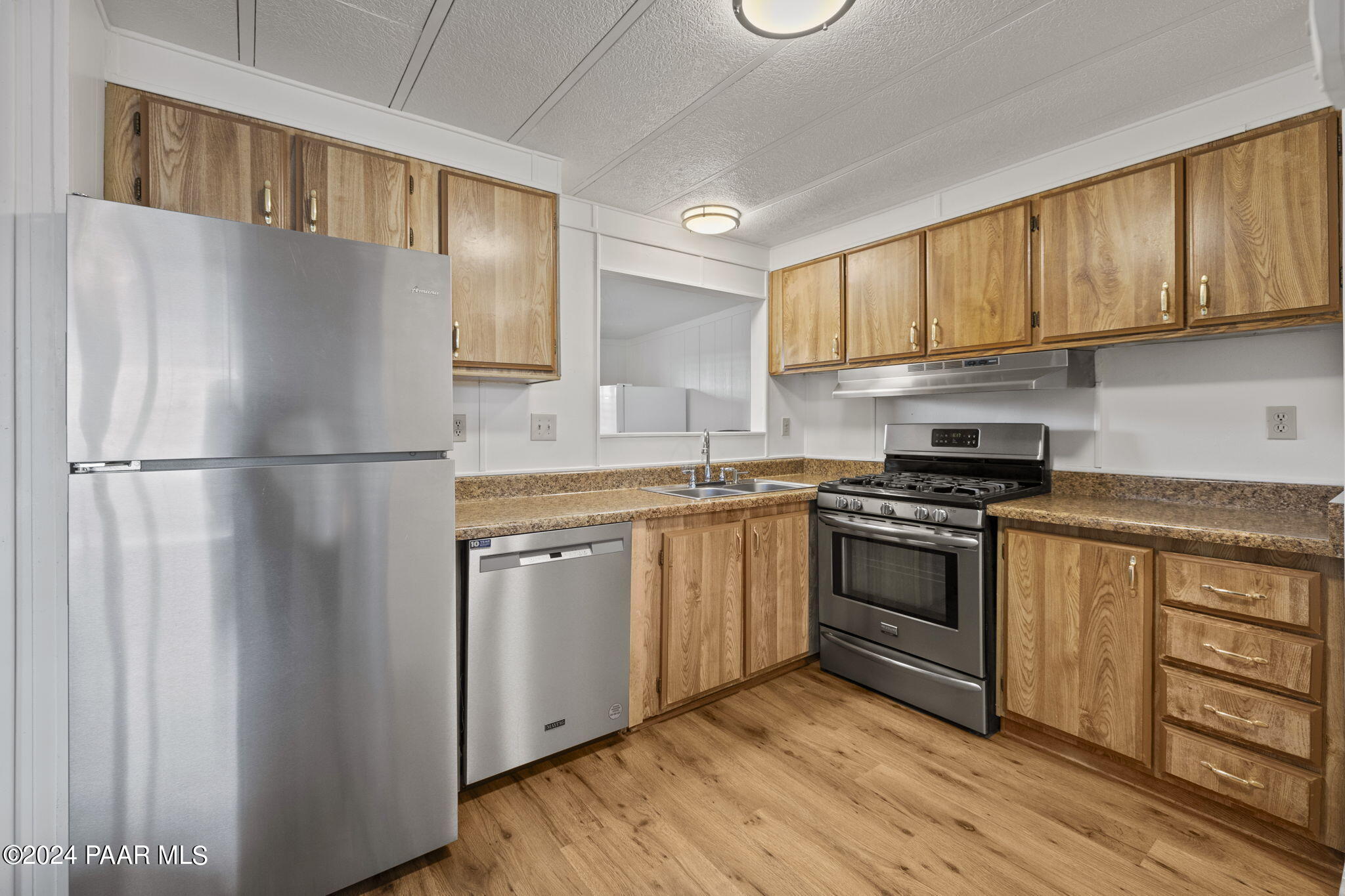 17249 East Trails End Road Mayer, AZ 86333 - Photo 12 of 37 8