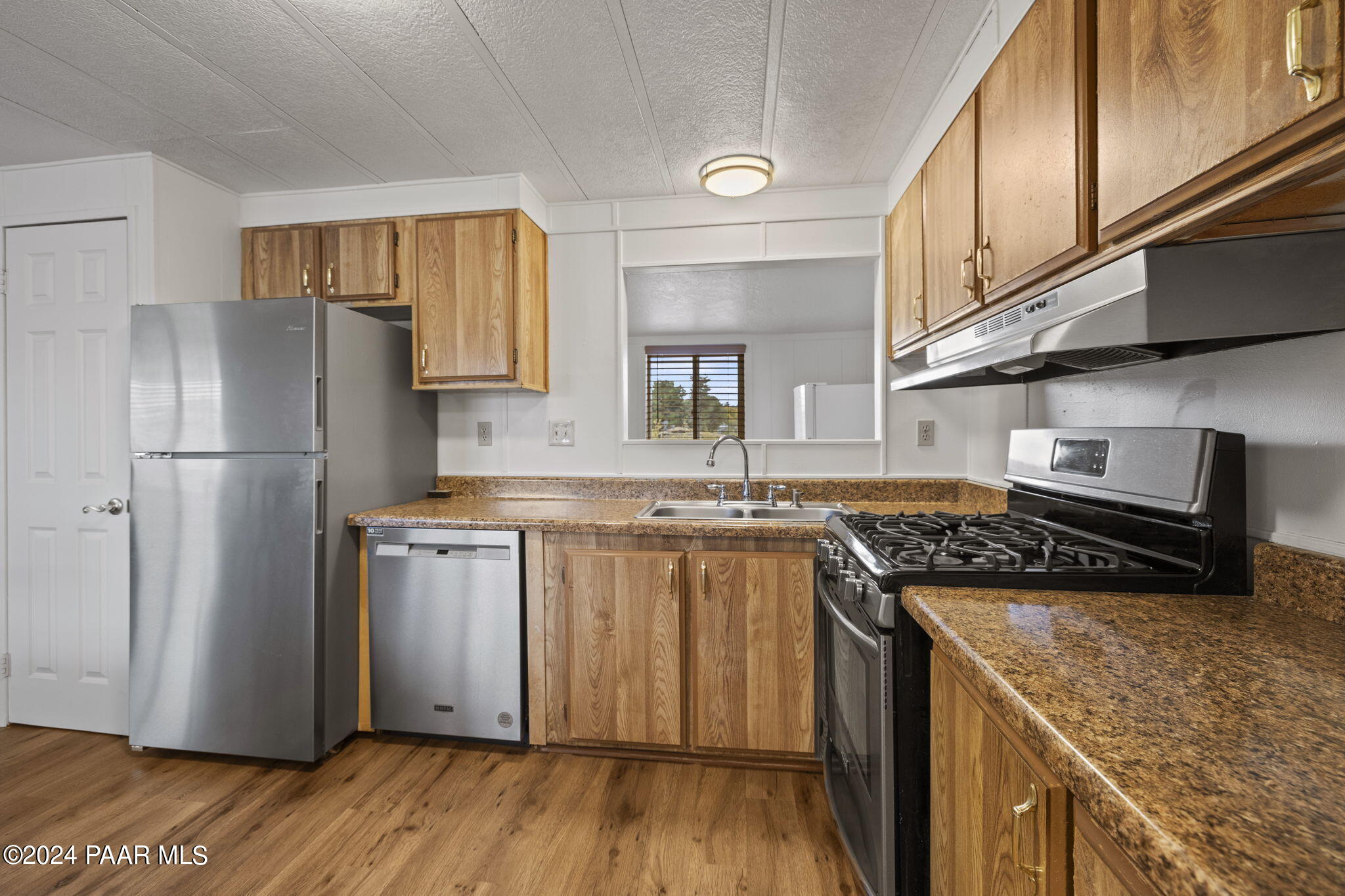 17249 East Trails End Road Mayer, AZ 86333 - Photo 10 of 37 6