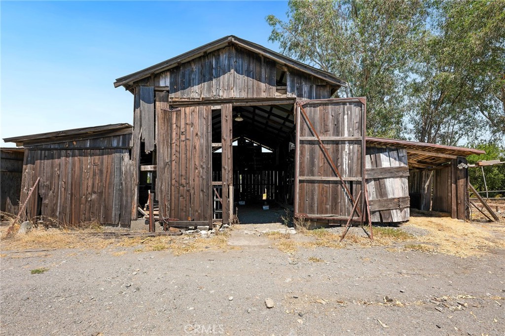 4733 County Road East Orland, CA 95963 - Photo 32 of 40 Barn