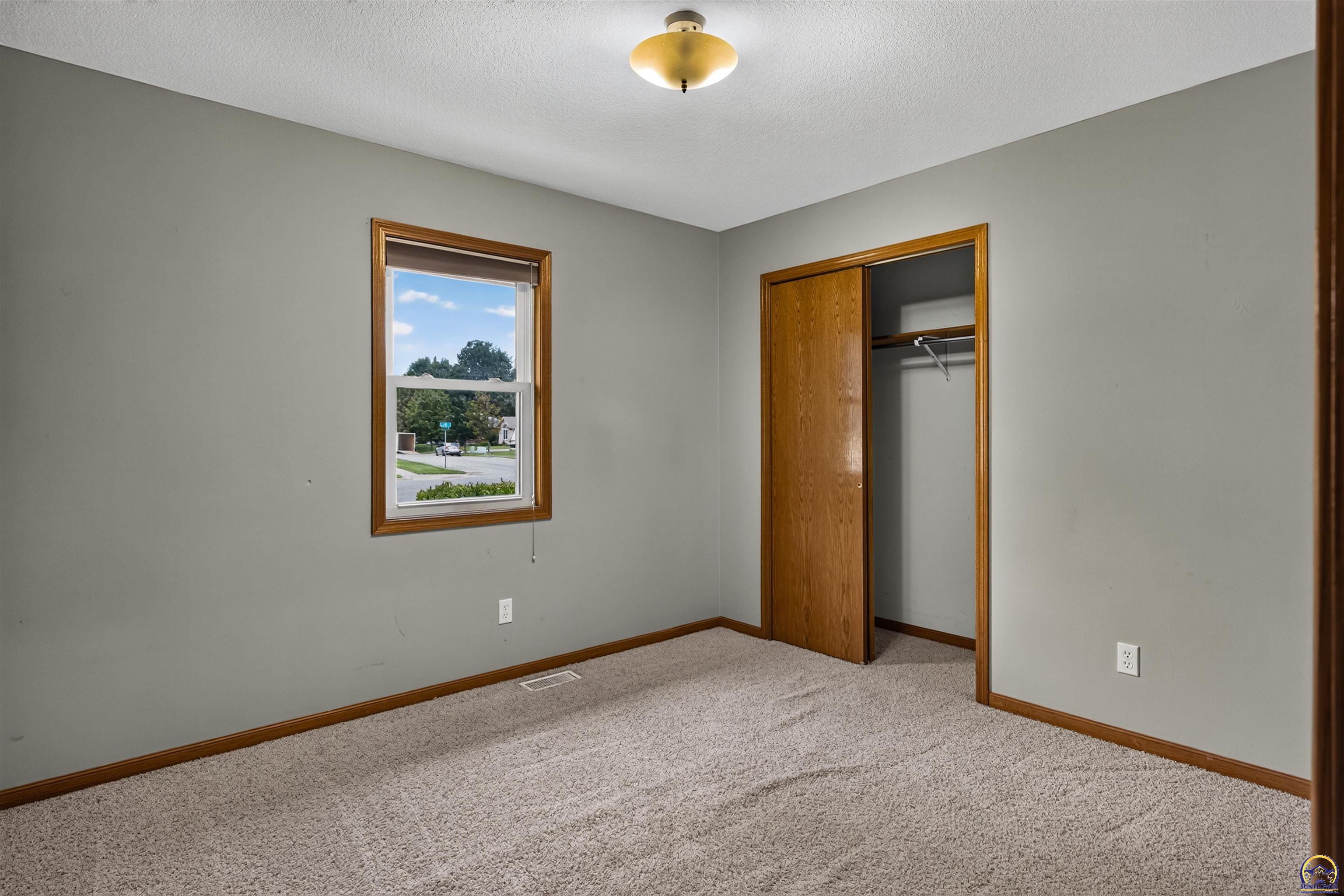3909 Southwest 40th Street Topeka, KS 66610 - Photo 15 of 32
