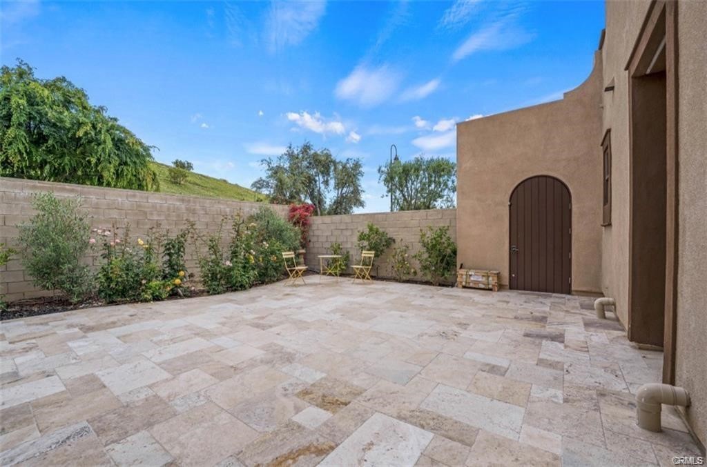 63 Cetus Irvine, CA 92618 - Photo 3 of 7 a view of a backyard of a house