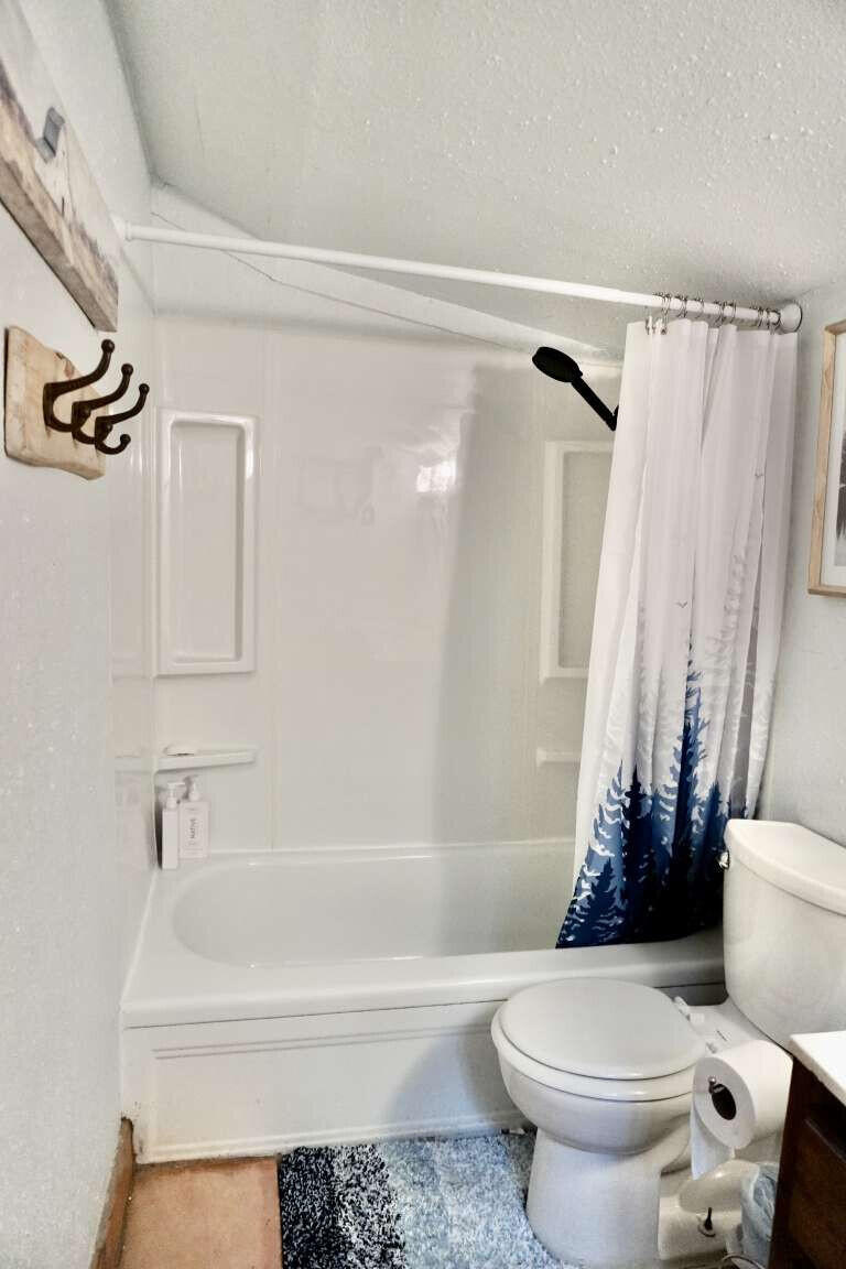 167 South Ranch Lane Payson, AZ 85541 - Photo 35 of 40 a bathroom with a toilet and a shower
