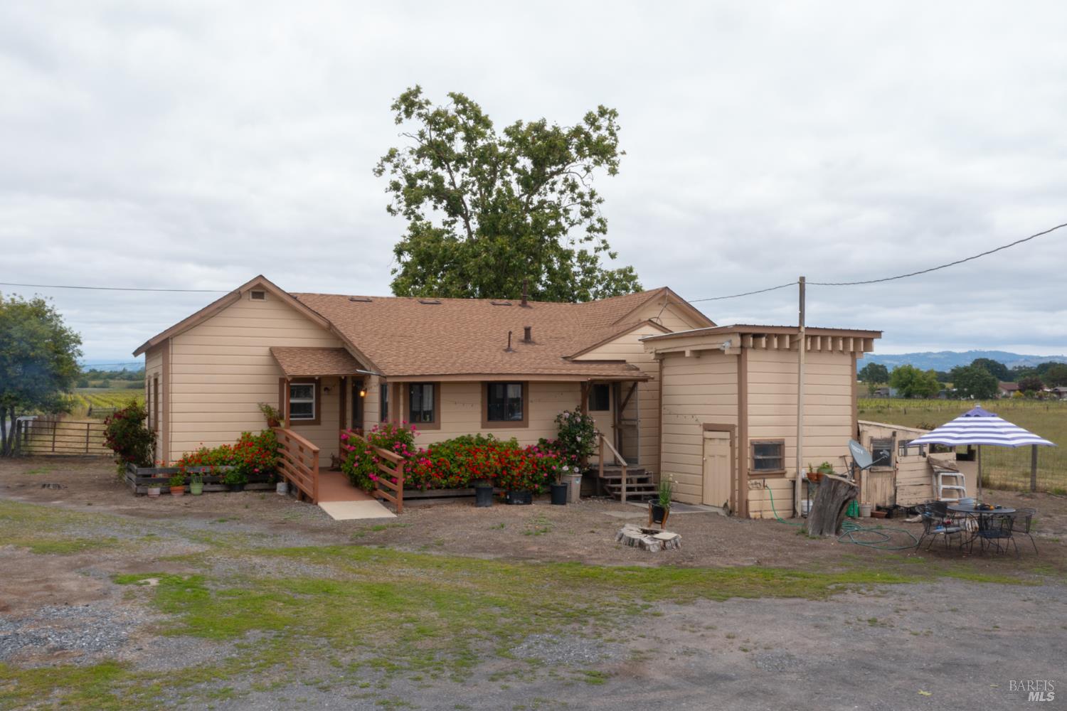 5820 Hall Road Santa Rosa, CA 95401 - Photo 3 of 53