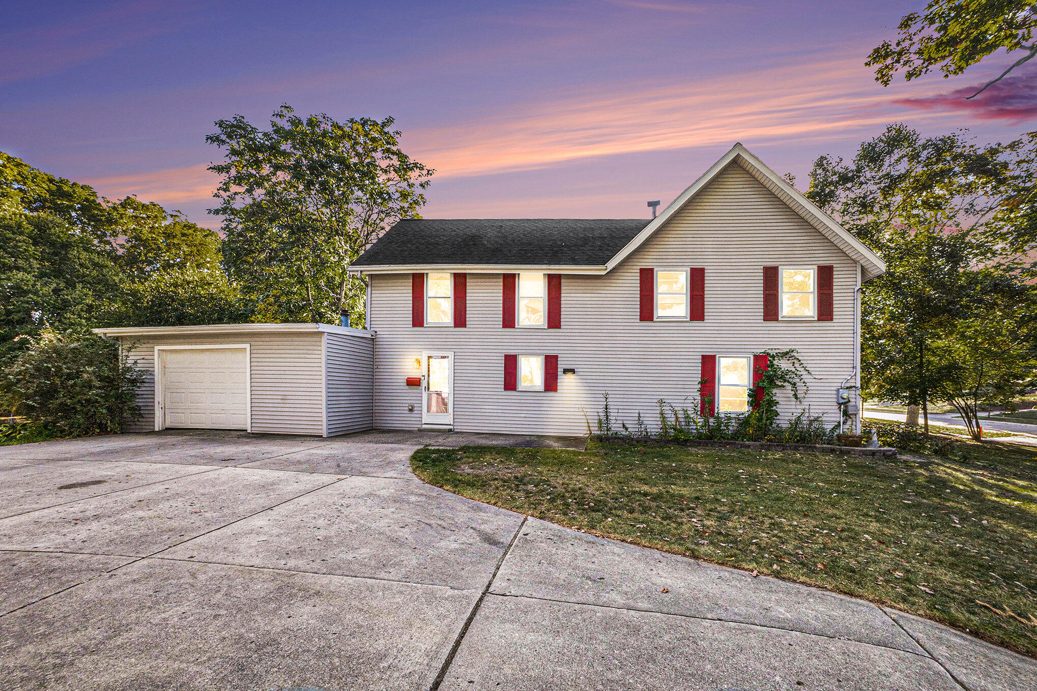 418 Jones Street Ionia, MI 48846 - Photo 2 of 31 001_img_9450-_519