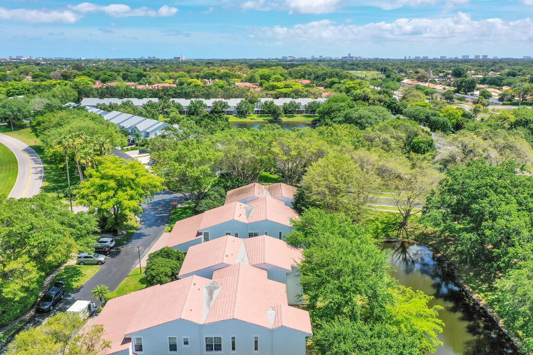 6245 Old Court Road, Unit 202 Boca Raton, FL 33433 - Photo 30 of 41 an aerial view of a houses with a yard