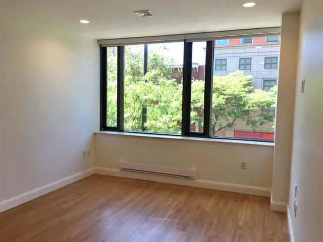 $2,583 | 875 Elm Street, Unit 214, Manchester, NH 03101