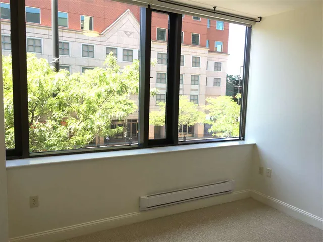 $2,583 | 875 Elm Street, Unit 214, Manchester, NH 03101