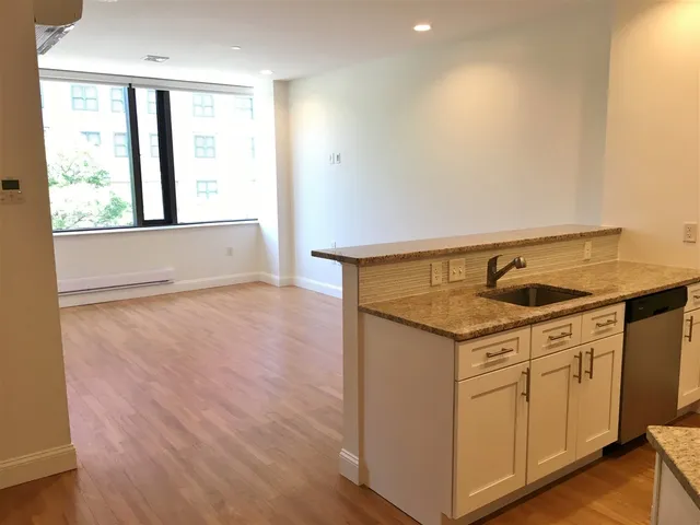 $2,583 | 875 Elm Street, Unit 214, Manchester, NH 03101