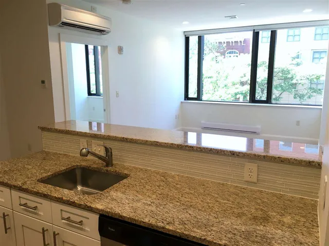 $2,583 | 875 Elm Street, Unit 214, Manchester, NH 03101