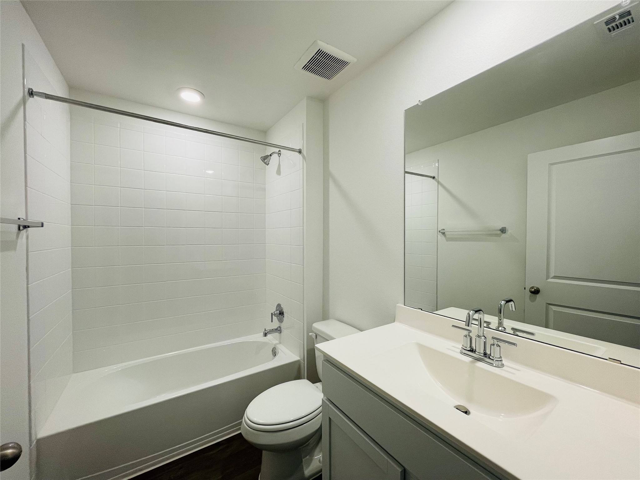 18508 A High Flyer Way Manor Manor, TX 78653 - Photo 12 of 32 2nd full bath with bathtub and vanity