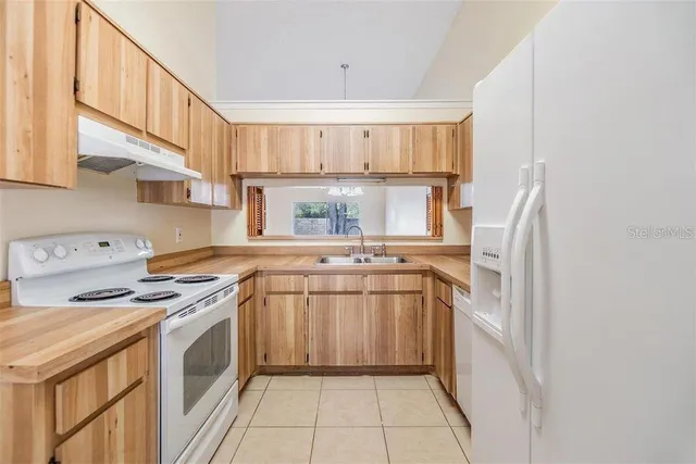 $2,250 | 3302 Laurel Dale Drive, Tampa, FL 33618