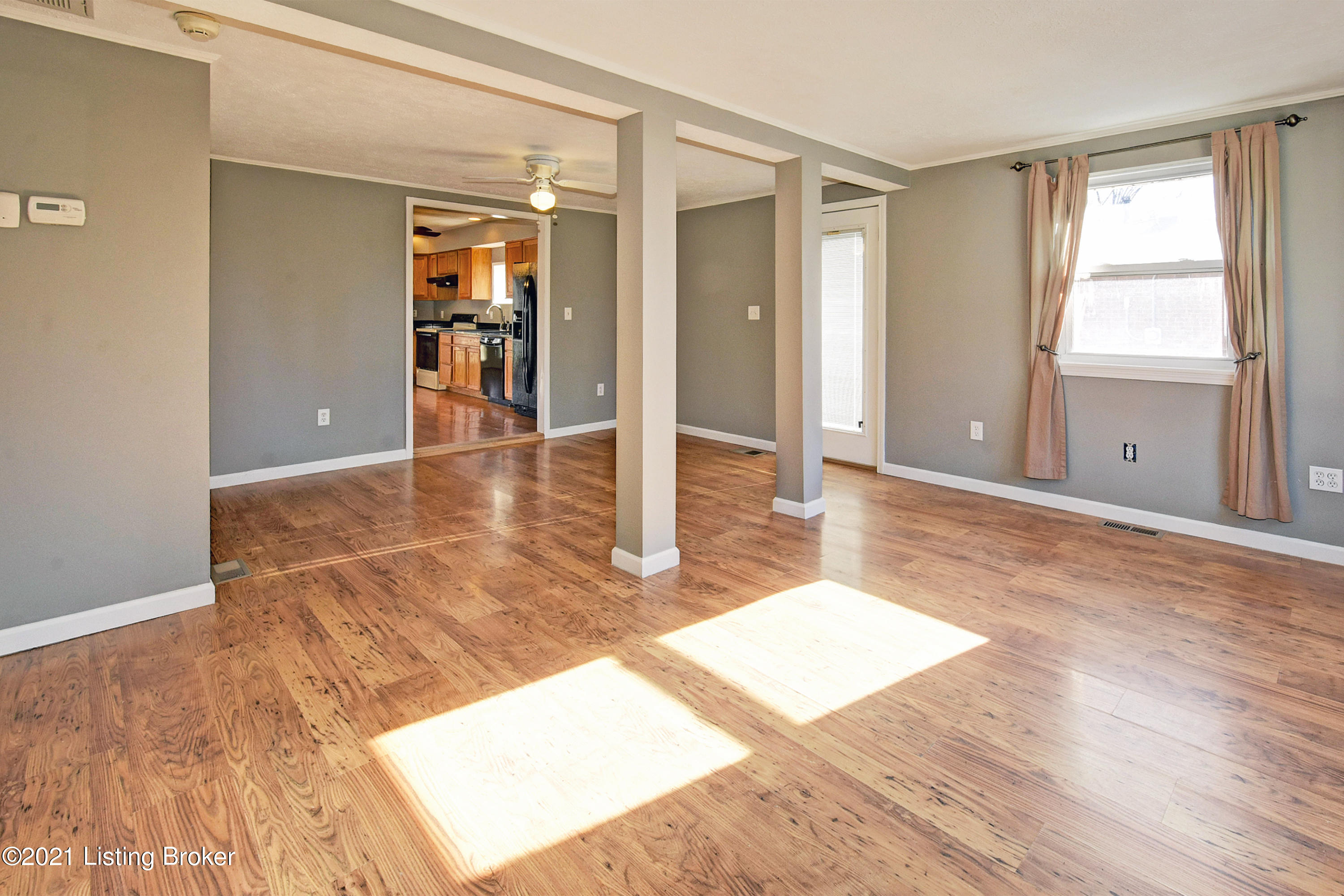 2407 Donna Road Louisville, KY 40216 - Photo 3 of 18 Living Room 2