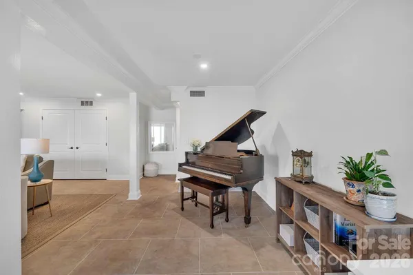 $1,091,000 | 20407 Harborgate Court, Unit 408, Cornelius, NC 28031