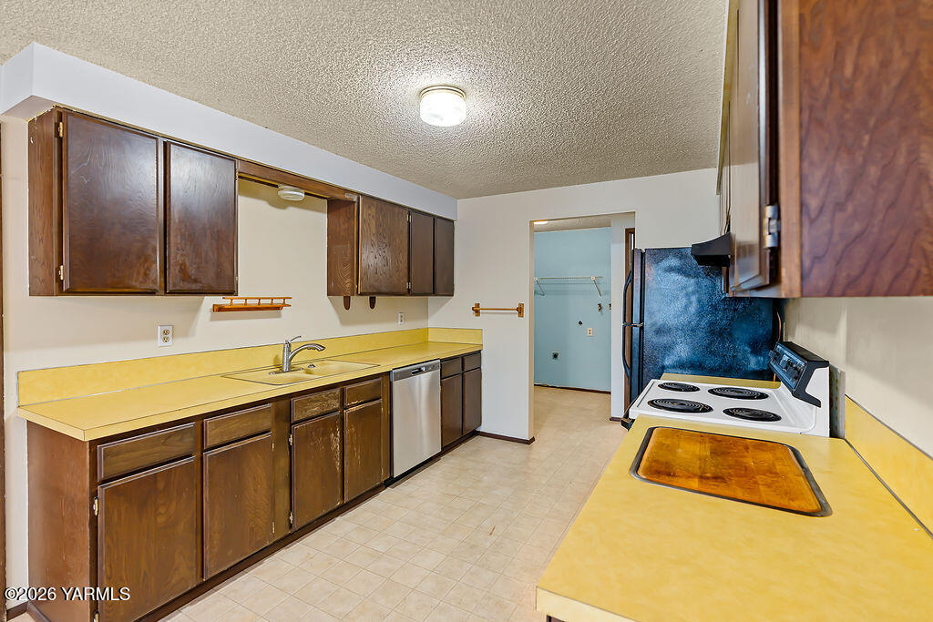 140 Bertsch Circle Naches, WA 98937 - Photo 10 of 26 140BertschCir-10