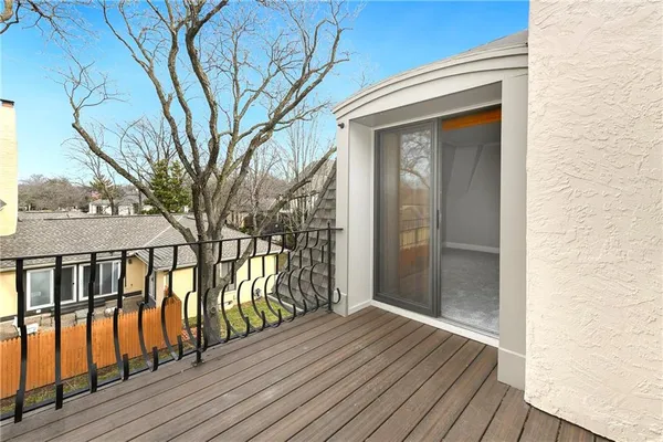 $285,000 | 6708 West 109th Street, Unit E, Overland Park, KS 66211