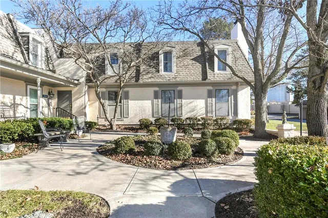 $285,000 | 6708 West 109th Street, Unit E, Overland Park, KS 66211