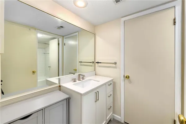 $285,000 | 6708 West 109th Street, Unit E, Overland Park, KS 66211