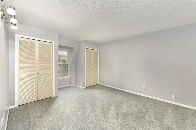 $285,000 | 6708 West 109th Street, Unit E, Overland Park, KS 66211