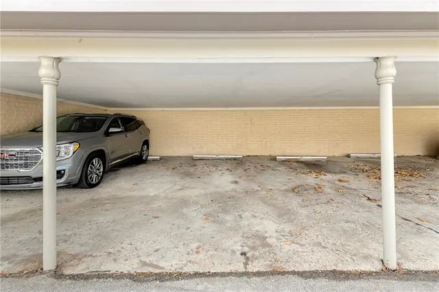 $285,000 | 6708 West 109th Street, Unit E, Overland Park, KS 66211