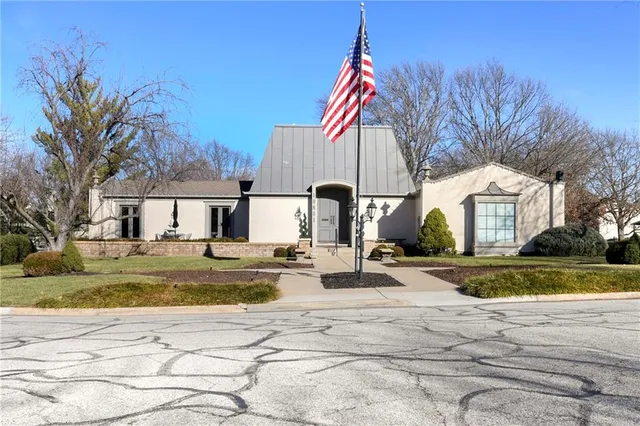 $285,000 | 6708 West 109th Street, Unit E, Overland Park, KS 66211