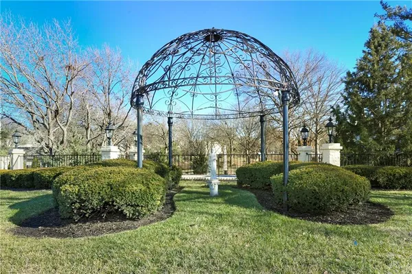 $285,000 | 6708 West 109th Street, Unit E, Overland Park, KS 66211