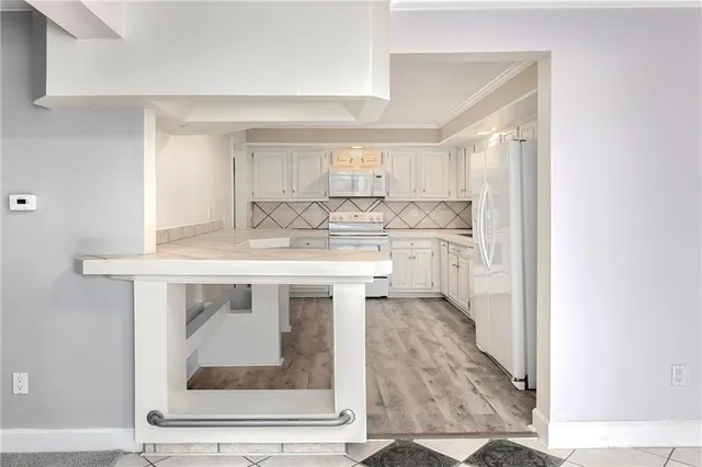 $285,000 | 6708 West 109th Street, Unit E, Overland Park, KS 66211