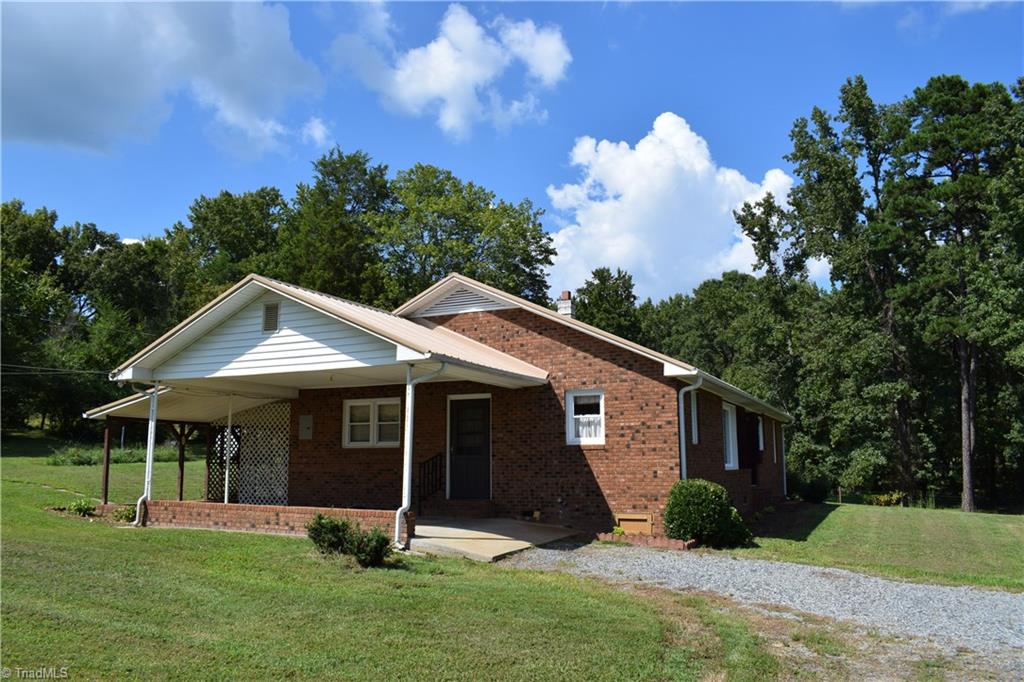 284 Johnson Road Denton, NC 27239 - Photo 2 of 27